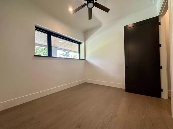 Vancouver, BC V7S 1V6,660 St Andrews RD