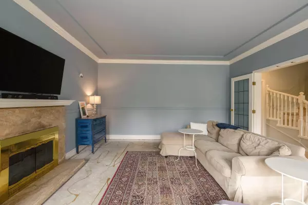 Surrey, BC V4A 8A8,13028 19a AVE