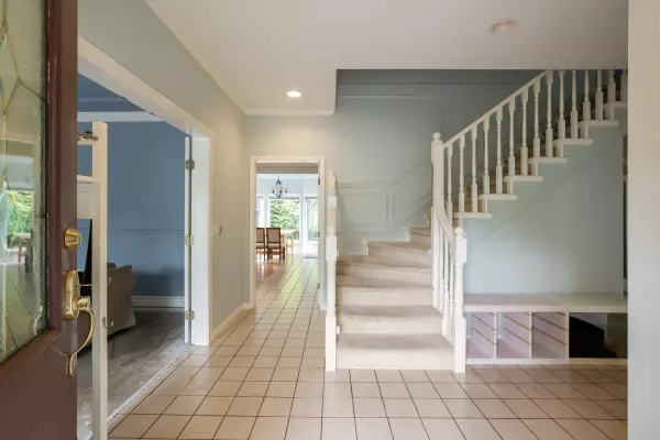 Surrey, BC V4A 8A8,13028 19a AVE