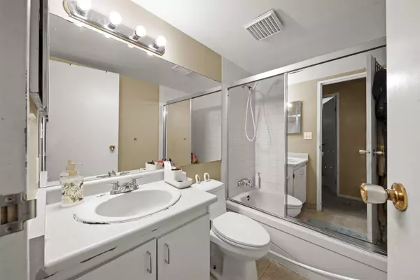 Surrey, BC V3R 7S1,10620 150 ST #916