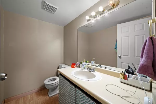 Surrey, BC V3R 7S1,10620 150 ST #916