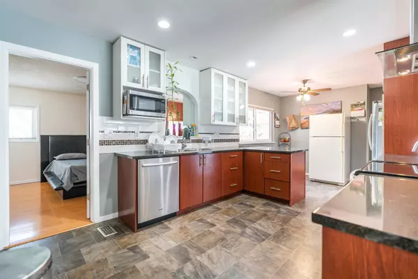 Surrey, BC V3R 4T8,15035 Bluebird CRES