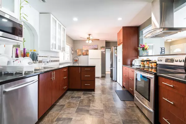 Surrey, BC V3R 4T8,15035 Bluebird CRES