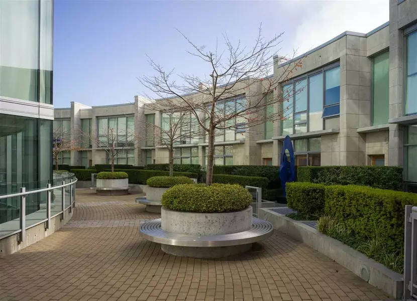 1576 Homer Mews, Vancouver, BC V6Z 0A6