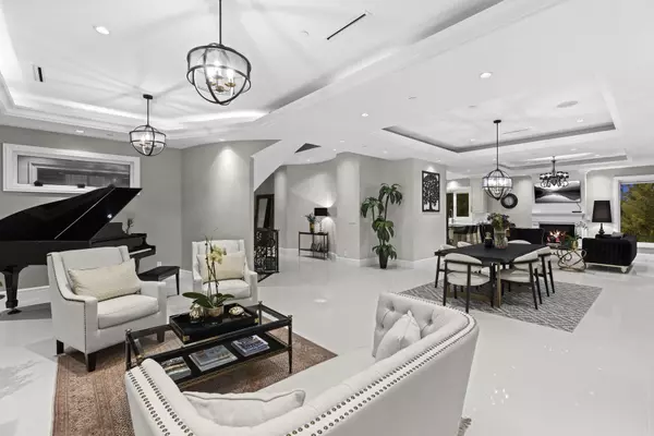 1198 Ottaburn RD West Vancouver, BC V7S 2J8