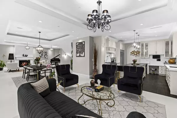 1198 Ottaburn RD West Vancouver, BC V7S 2J8