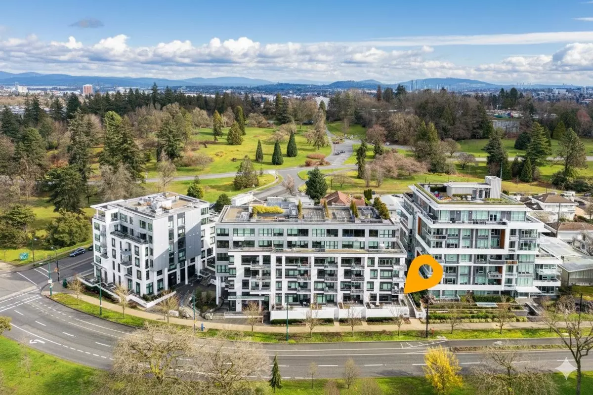 Vancouver, BC V5Z 0K1,4932 Cambie ST #104