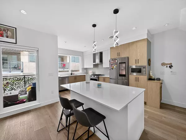 Surrey, BC V3V 0G7,12585 104a AVE #30