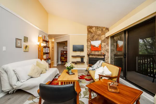 New Westminster, BC V3M 2R3,720 Eighth AVE #305