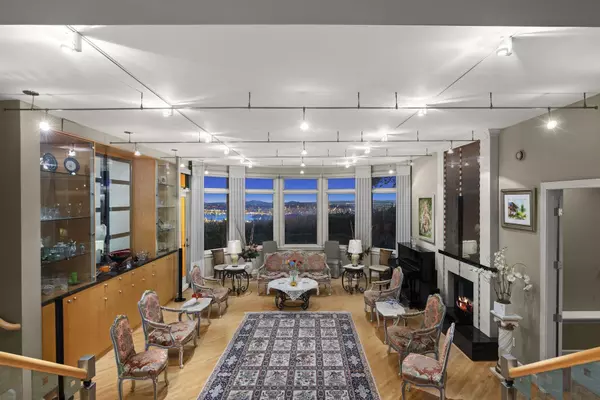 1128 Crestline RD West Vancouver, BC V7S 2E4