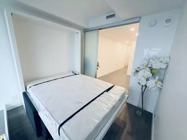 1480 Howe ST #4510 Vancouver, BC V6Z 0G5