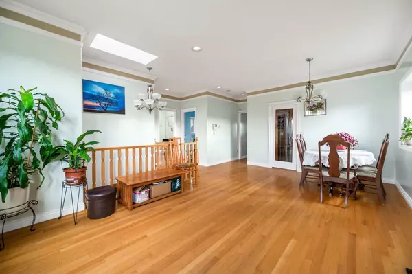 Vancouver, BC V5R 4C3,4694 Mchardy ST