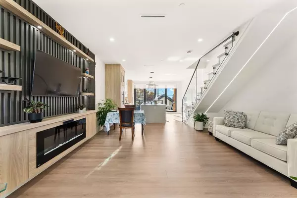 Vancouver, BC V5P 2M7,1766 E 64th AVE