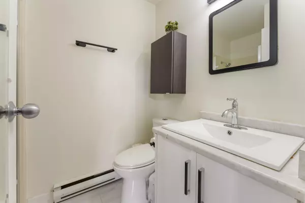 Surrey, BC V3W 5J9,7521 140 ST #21