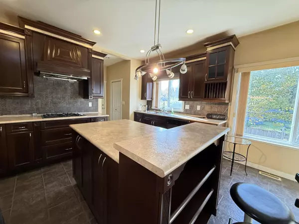 Surrey, BC V4N 4W6,10045 172 ST