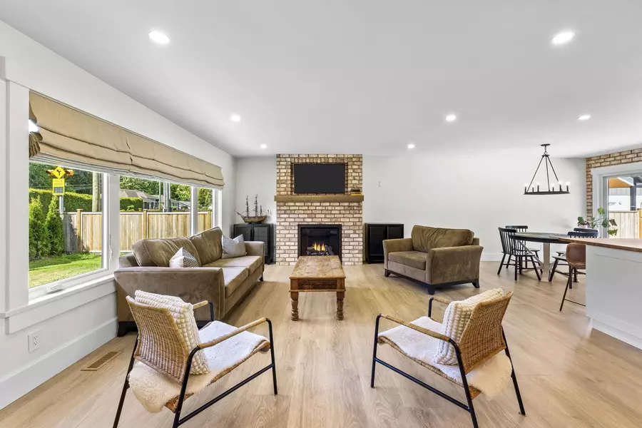 24633 56 AVE, Langley, BC V2Z 1B9