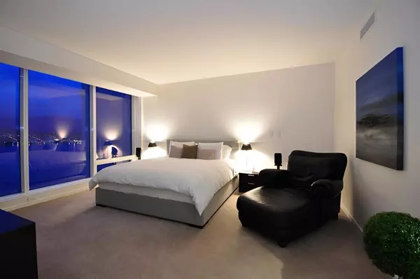 Vancouver, BC V6C 0B2,1011 W Cordova ST #4207