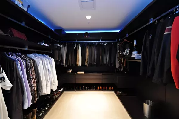 Vancouver, BC V6C 0B2,1011 W Cordova ST #4207