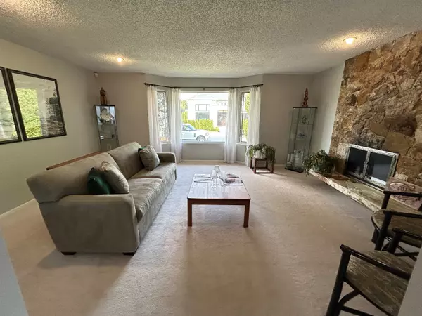 Richmond, BC V7A 4G4,7560 Waterton DR