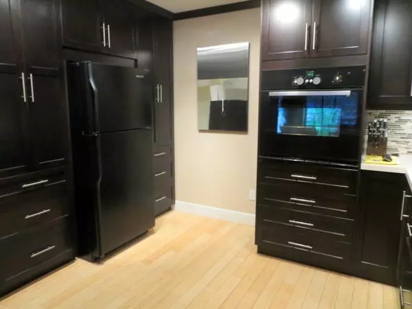 North Vancouver, BC V7G 2C1,4323 Gallant AVE #203