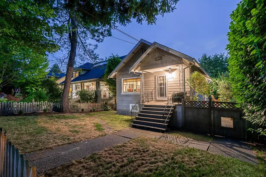 1408 Edinburgh ST, New Westminster, BC V3M 2W4