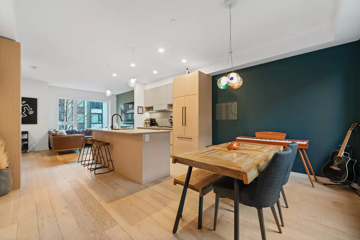 North Vancouver, BC V7L 0G8,528 E 2nd ST #5