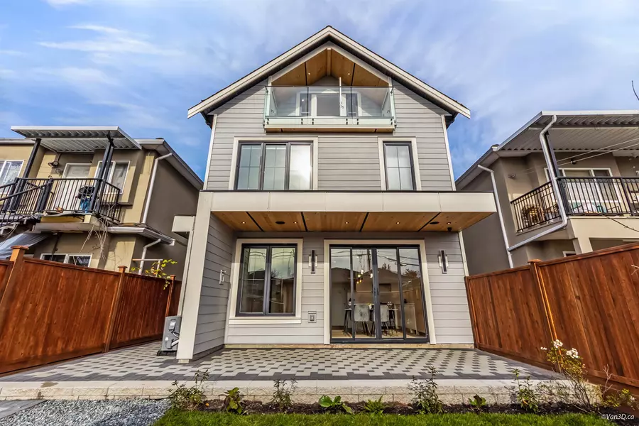 150 E 51 AVE #2, Vancouver, BC V5X 1C3