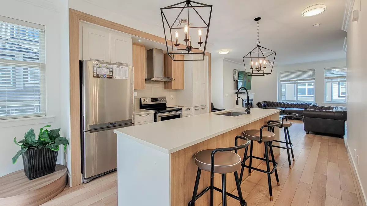 Surrey, BC V3X 1B8,6350 142 ST #11