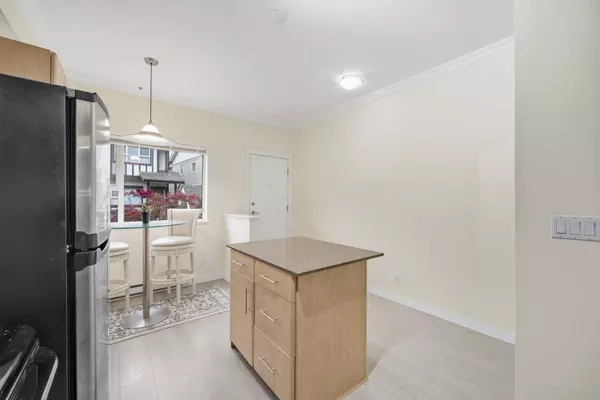 Coquitlam, BC V3J 7Y7,730 Farrow ST #15