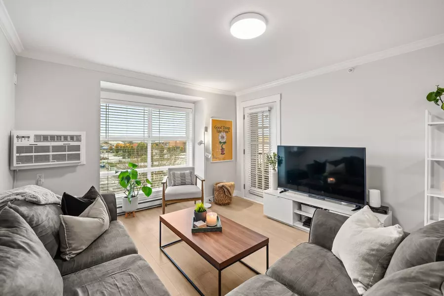 17769 57 AVE #423, Surrey, BC V3S 1H1