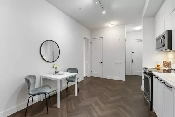 Surrey, BC V3R 0E8,14968 101a AVE #122