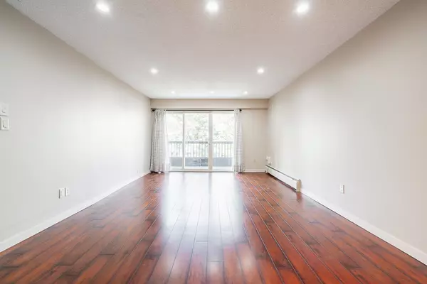 Surrey, BC V3R 5J4,13530 Hilton RD #212