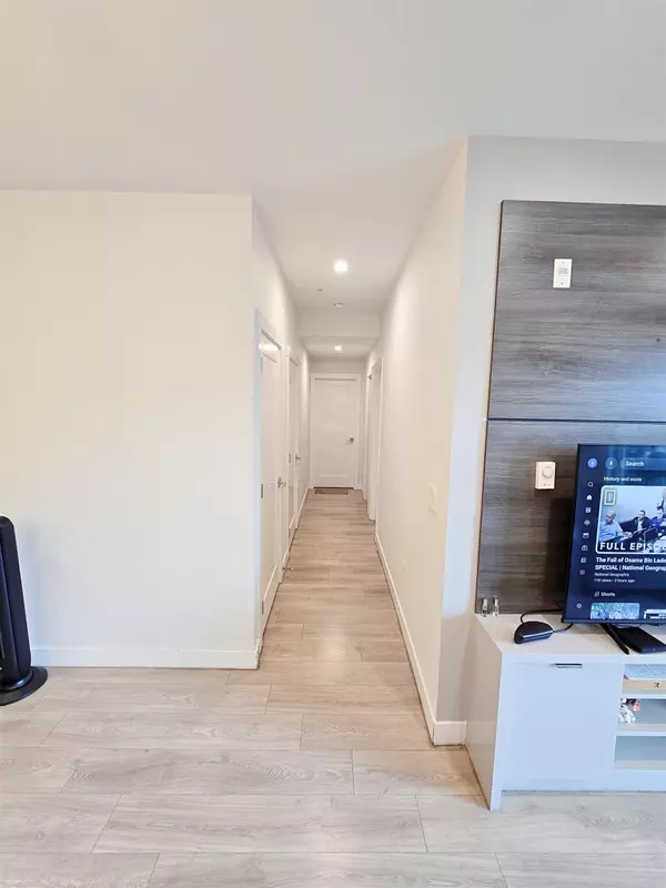 Surrey, BC V3S 2E7,14438 72 AVE #B301