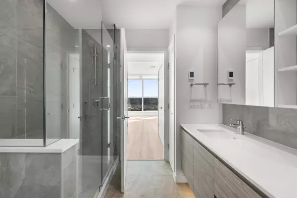 680 Quayside DR #4008 New Westminster, BC V3M 0P2