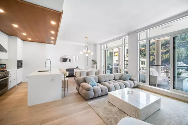 6697 Nelson AVE #301, West Vancouver, BC V7W 2B2