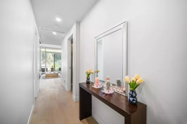 6697 Nelson AVE #301 West Vancouver, BC V7W 2B2