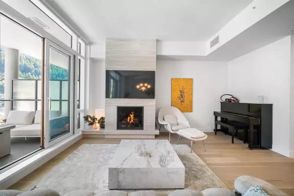 West Vancouver, BC V7W 2B2,6697 Nelson AVE #301