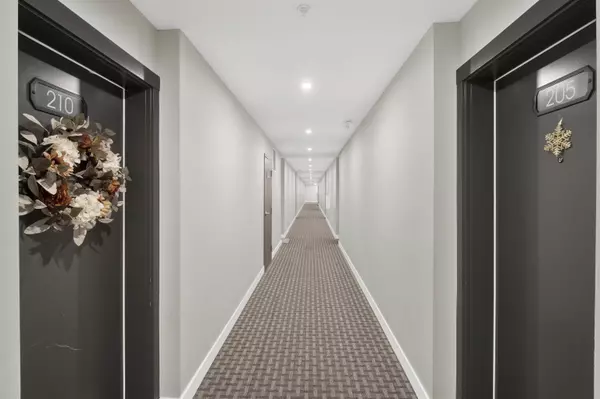 Surrey, BC V3S 0B6,14438 72 AVE #210