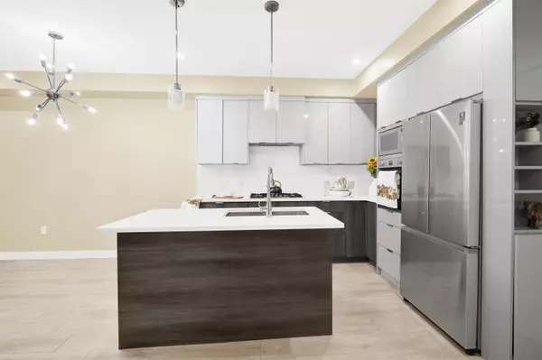 Surrey, BC V3S 0B6,14438 72 AVE #210