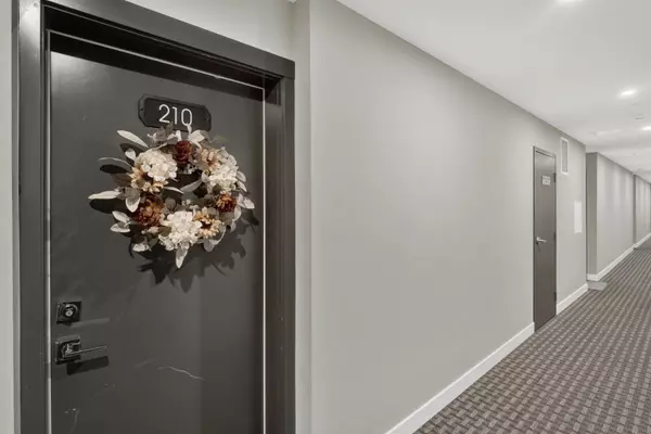 Surrey, BC V3S 0B6,14438 72 AVE #210