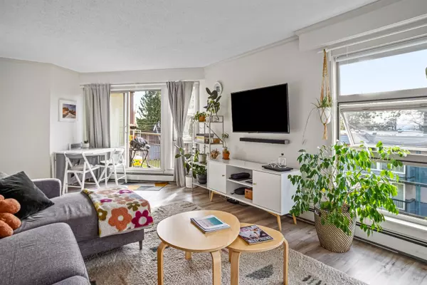 North Vancouver, BC V7M 1H8,235 W 4th ST #205