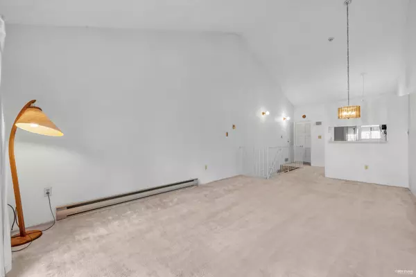 West Vancouver, BC V7T 2W9,1363 Clyde AVE #410