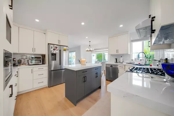 22683 Fraserbank CRES Richmond, BC V6V 2L8