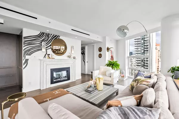 499 Pacific ST #2502 Vancouver, BC V6B 0N4