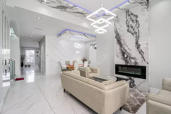 Surrey, BC V3R 5H2,14271 Grosvenor RD