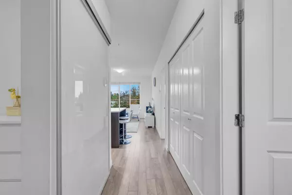 Surrey, BC V3W 3N7,13623 81a AVE #407