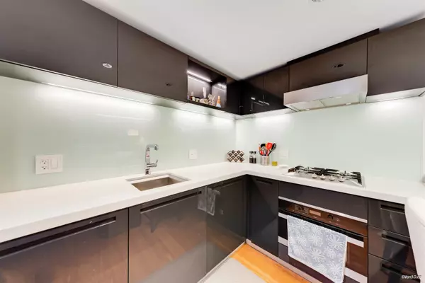 Vancouver, BC V6B 0M6,777 Richards ST #1103