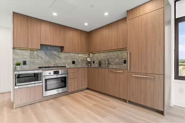 626 Claremont ST #2010 Coquitlam, BC V3J 3T4