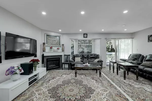 Surrey, BC V3R 1N2,15550 89 AVE #40