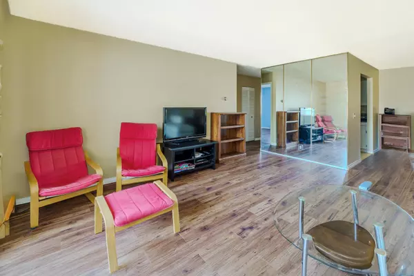 Langley, BC V3A 6N6,20460 54 AVE #306